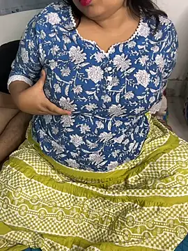 Kareena kapoorr online show from December 2, 10:28 am