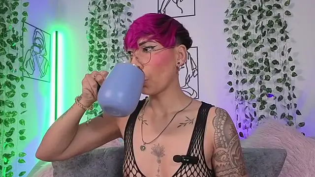 MiaMorgan  online show from April 9, 2:11 pm