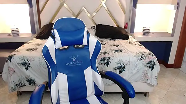 Perla prg online show from September 18, 9:46 pm