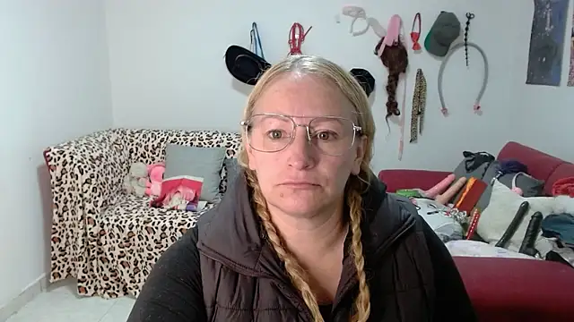 emperabigbootybigass online show from March 18, 12:43 pm