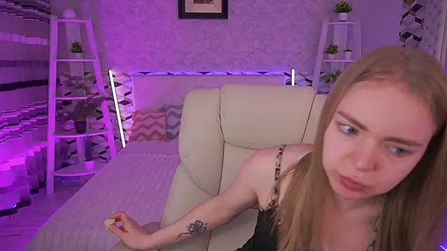 EmilySunshineS online show from April 18, 6:27 am