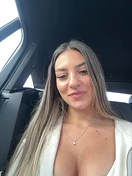 izzy belle online show from April 11, 2:54 pm