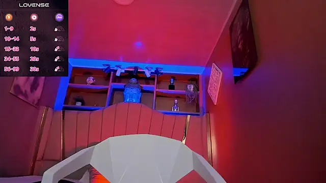 Lucy Williiams online show from October 15, 11:57 am