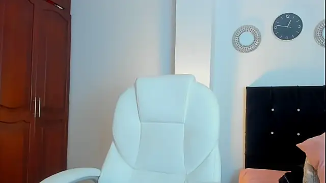 kathyajhonss online show from October 25, 11:44 pm