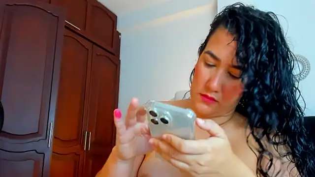 kathyajhonss online show from April 16, 11:07 pm