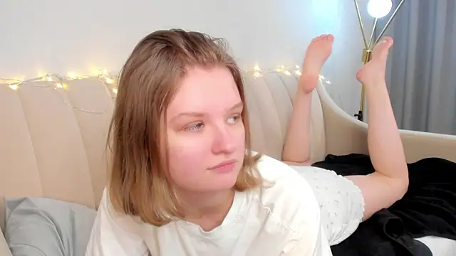 LilianSwall online show from September 30, 12:33 pm