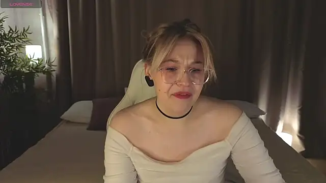 Colleen Blake online show from April 4, 5:23 pm