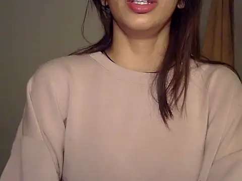 MAAYRA 09 online show from January 10, 1:05 pm