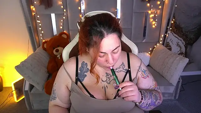 Kittywakee online show from March 30, 8:52 pm