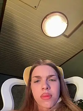 Snapshot of Alice1_secret chatting on October 9, 8:57 pm Alice1 secret online show from October 9, 8:57 pm