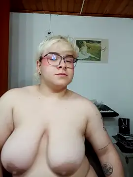 amalia love online show from November 5, 5:01 am