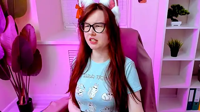 CarolGiggly online show from April 18, 7:07 pm