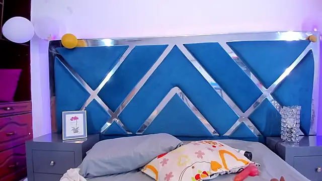 Tiffanymiller00 online show from December 17, 3:05 pm