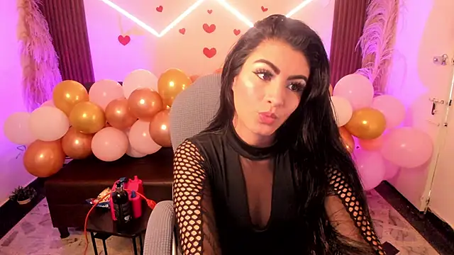 lunaalynch online show from April 20, 8:45 pm