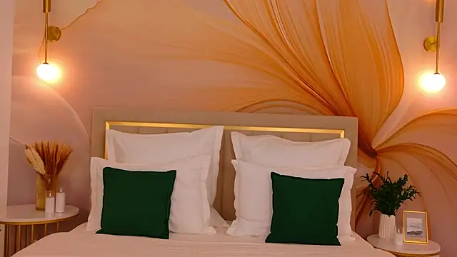 milaleoneli online show from April 14, 2:39 pm