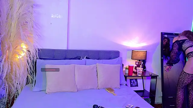 Snapshot of Rouse_Hilton chatting on October 22, 9:53 pm Rouse Hilton online show from October 22, 9:53 pm