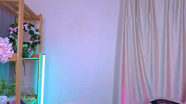 Snapshot of EmmaKeam chatting on September 28, 6:31 am EmmaKeam online show from September 28, 6:31 am