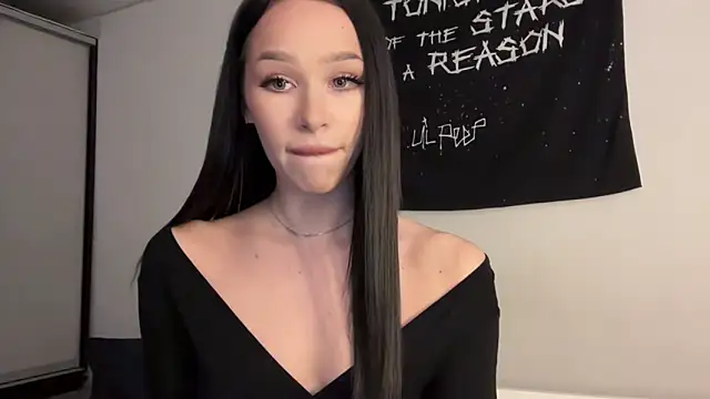 ur molly online show from December 18, 9:03 am