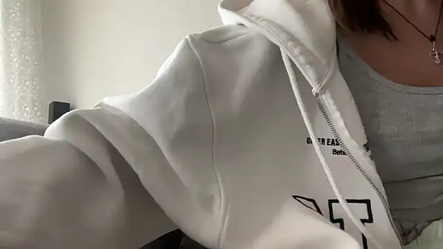 EmilyWi  online show from October 5, 1:05 pm