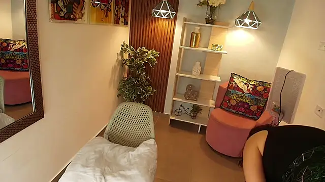 Snapshot of Dalila_Sky chatting on October 20, 6:00 pm Dalila Sky online show from October 20, 6:00 pm