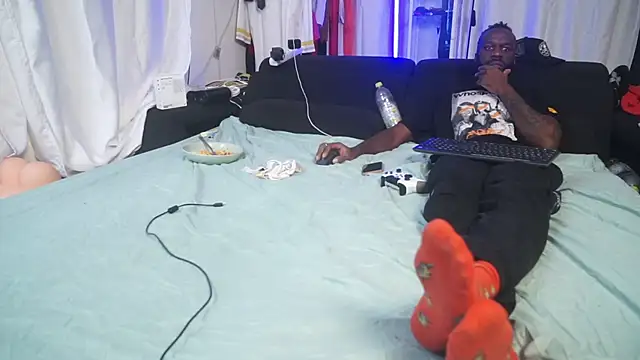 MacTroy online show from November 5, 6:24 pm