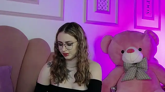 Abby  White online show from April 5, 4:50 pm