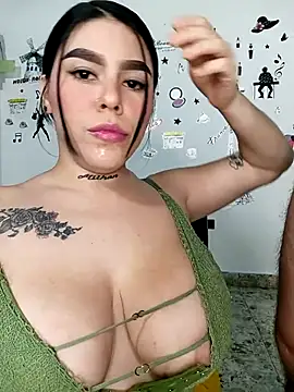 Snapshot of BigTits_Kitty chatting on October 10, 7:13 am BigTits Kitty online show from October 10, 7:13 am