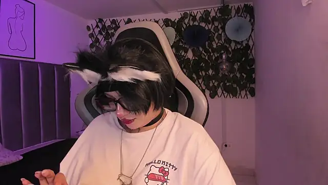 Kitty Gang online show from April 11, 7:45 am