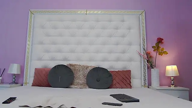 Lenna Paul online show from November 3, 4:49 am