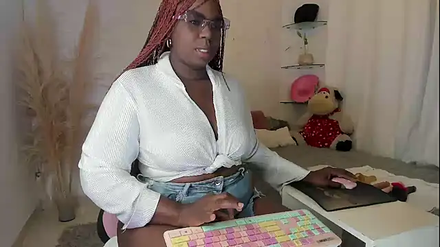 Leslie browm online show from June 4, 9:03 am