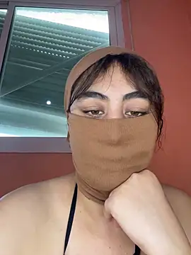 Lalou online show from April 3, 2:26 pm