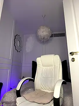 horny blondiee online show from December 5, 1:34 pm