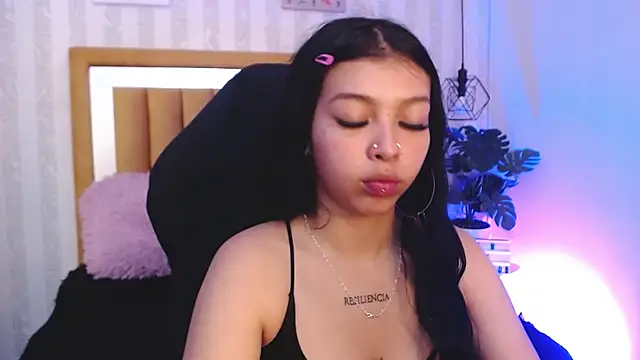 pettit courtny online show from November 18, 8:10 pm