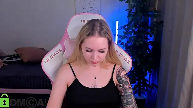 Carol  Cox online show from November 2, 10:46 pm