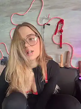 Queen Lynn online show from June 1, 2:35 am