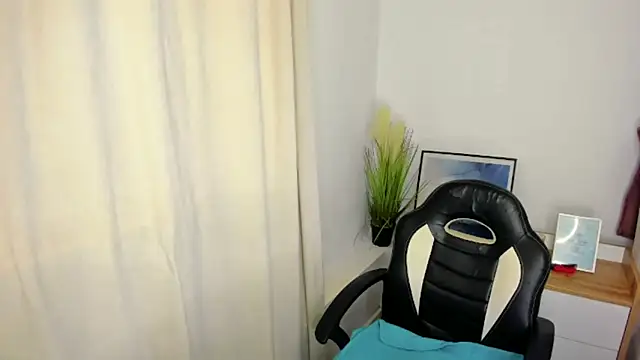 MissJudith online show from February 15, 9:30 am