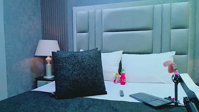 MonserratPeters online show from November 25, 8:09 pm