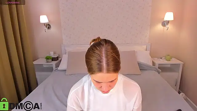 Jennifer Wadee online show from April 1, 11:24 pm