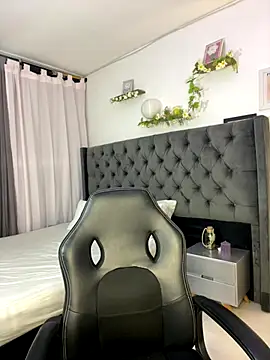 Amiirra  online show from September 10, 6:24 am