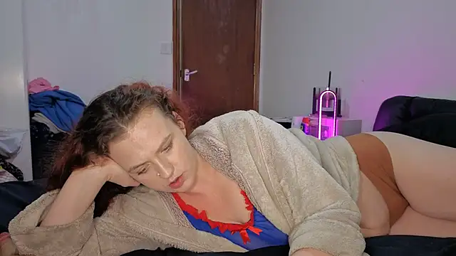 ENGLISHEMILY 69 online show from February 8, 11:07 pm