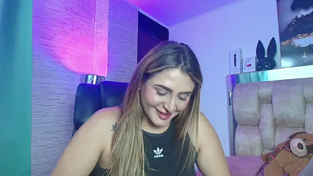 dakota Robbins  online show from January 9, 9:19 pm