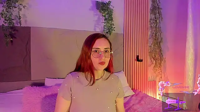 centaurigirl online show from February 17, 4:23 am