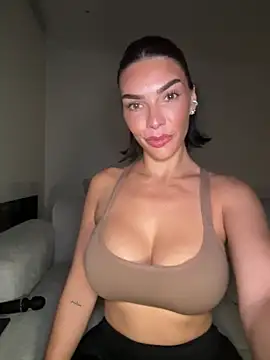 krissiswrld- online show from November 14, 4:18 pm