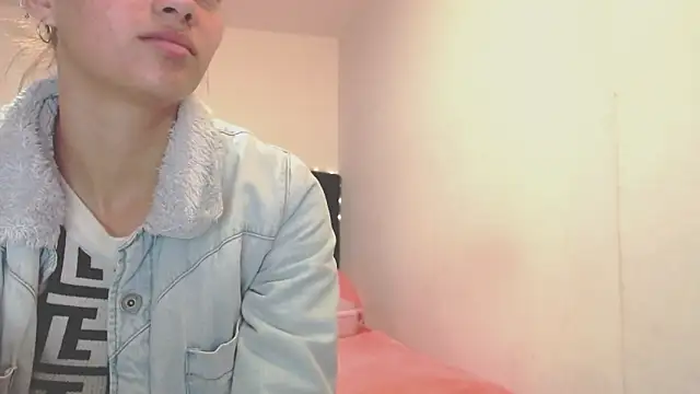 holy juli online show from April 3, 4:10 am