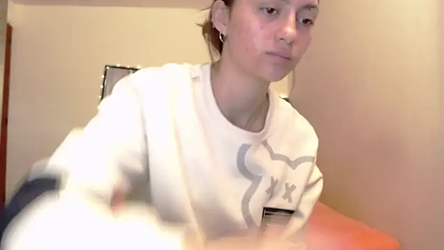 holy juli online show from April 1, 4:57 am