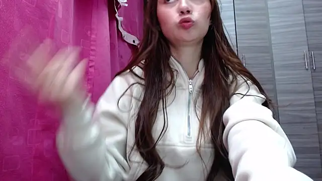 holy juli online show from March 6, 4:18 am