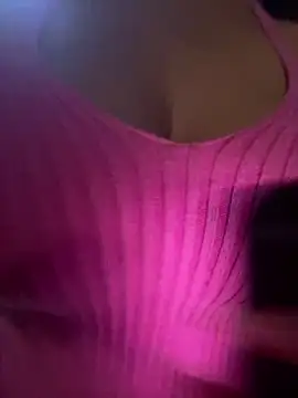 luara1988 online show from March 3, 9:32 pm