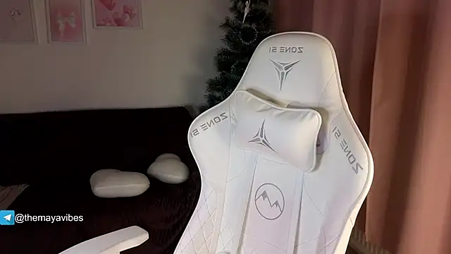 Maya Rave online show from January 14, 4:39 am