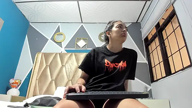 Mia scarlet69 online show from September 22, 12:03 pm