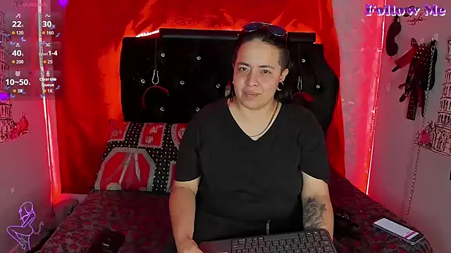 katieeandsharonn online show from December 17, 2:43 pm